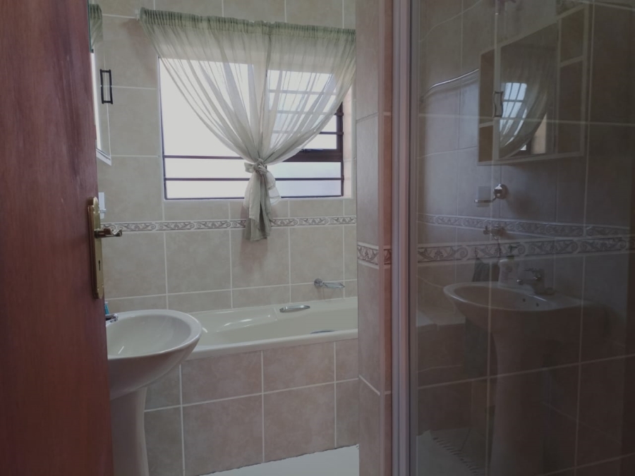 4 Bedroom Property for Sale in Fraaiuitsig Western Cape